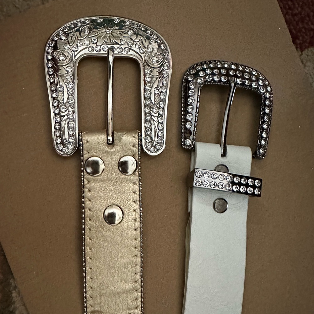 Belts from buckle come together